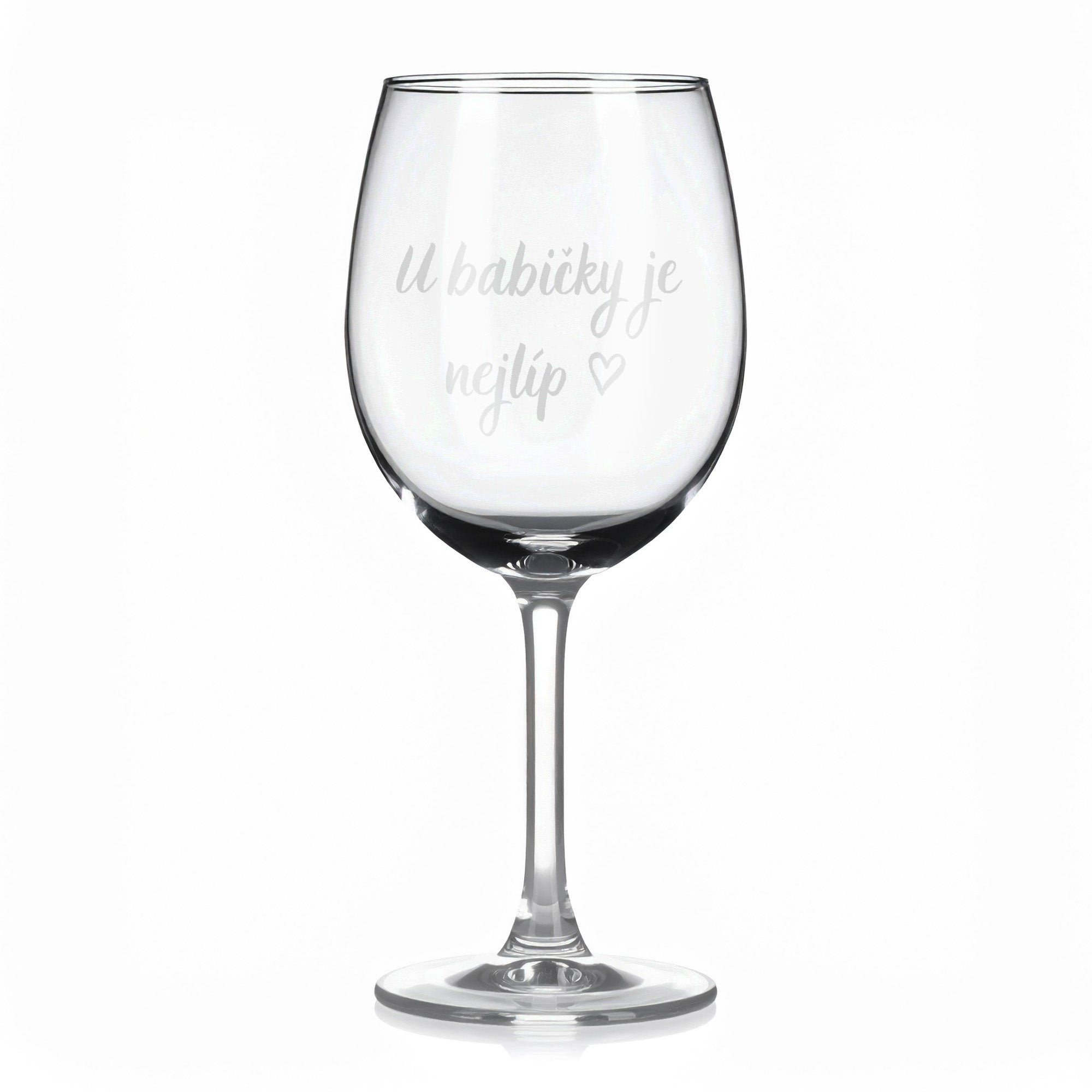 Sklenice na víno s gravírovaným textem - U babičky je nejlíp.