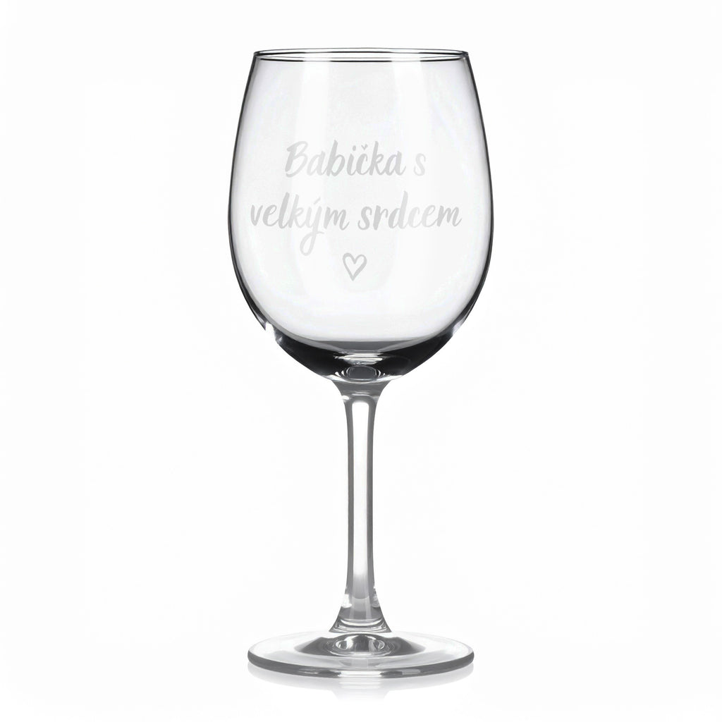 Sklenice na víno s gravírovaným textem - Babička s velkým srdcem.
