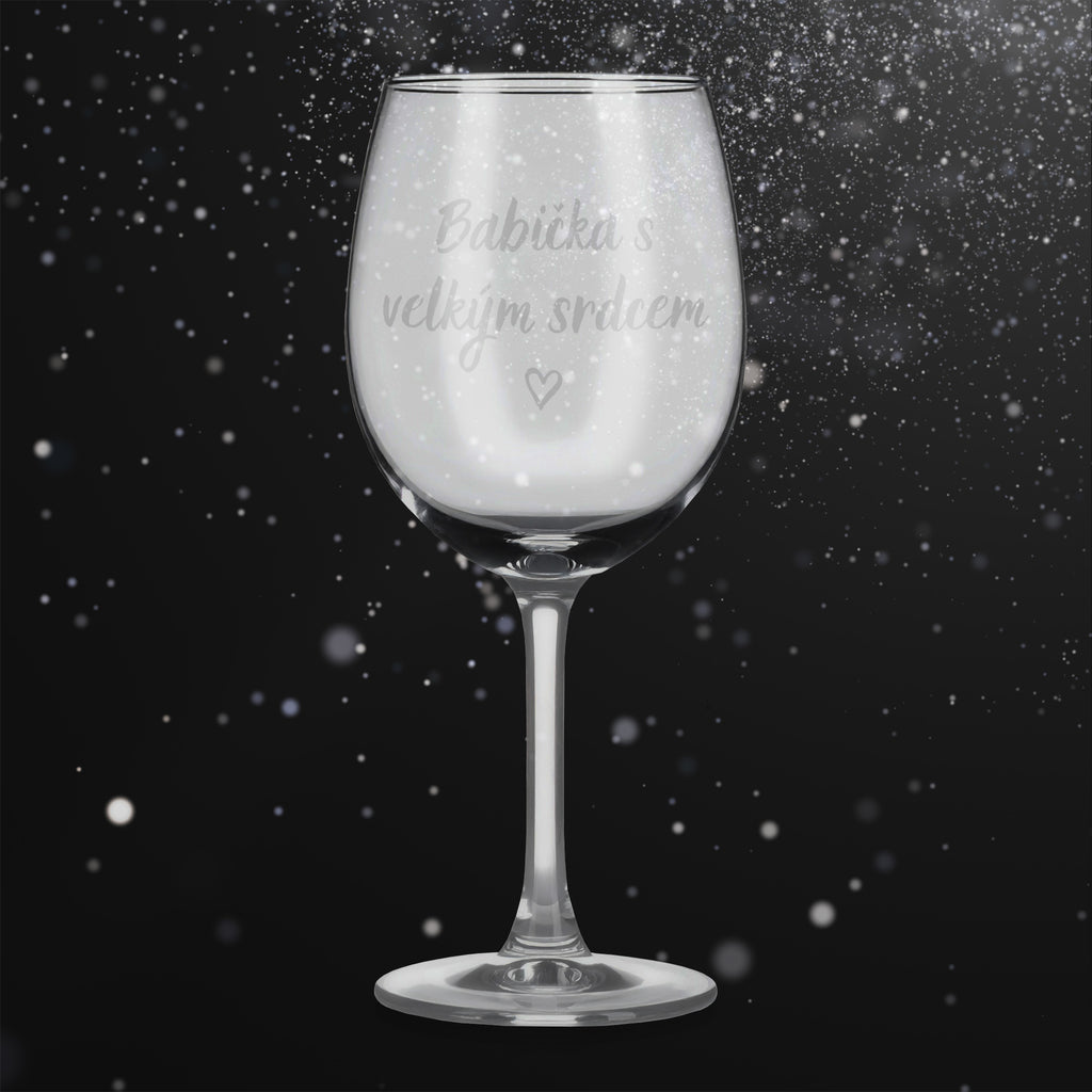 Sklenice na víno s gravírovaným textem - Babička s velkým srdcem.