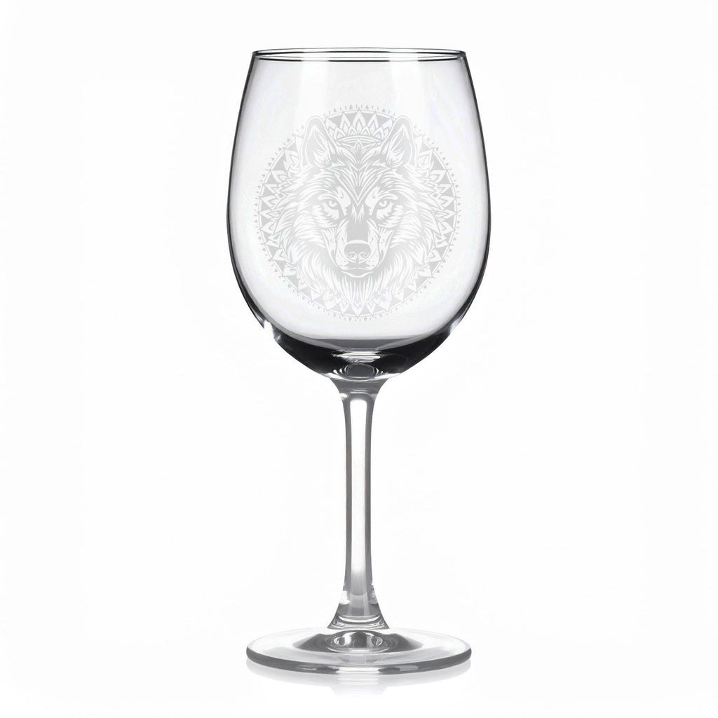 Sklenice na víno s gravírováním mandaly vlka II – Strážce smečky