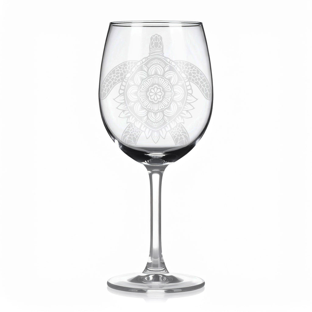 Sklenice na víno s gravírováním mandaly želvy – Klid a dlouhověkost