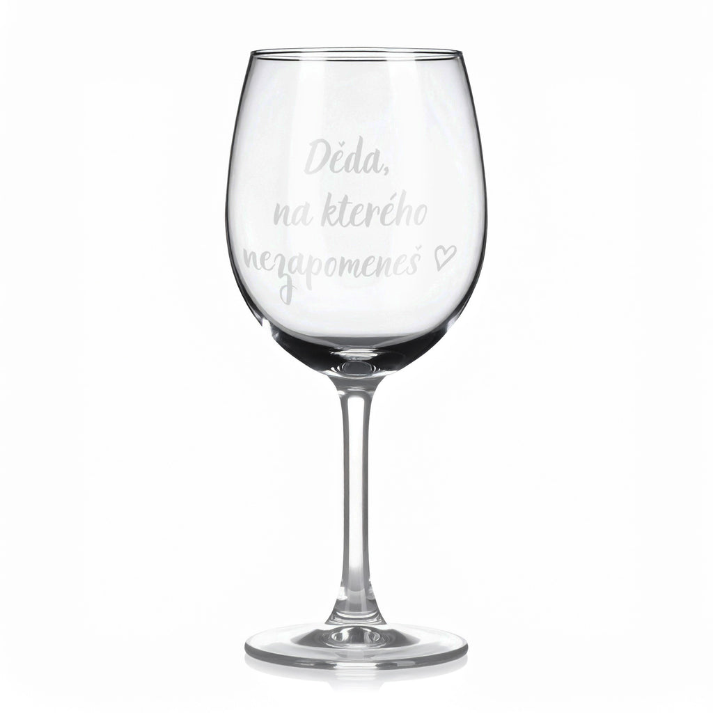 Sklenice na víno s gravírovaným textem - Děda, na kterého nezapomeneš.
