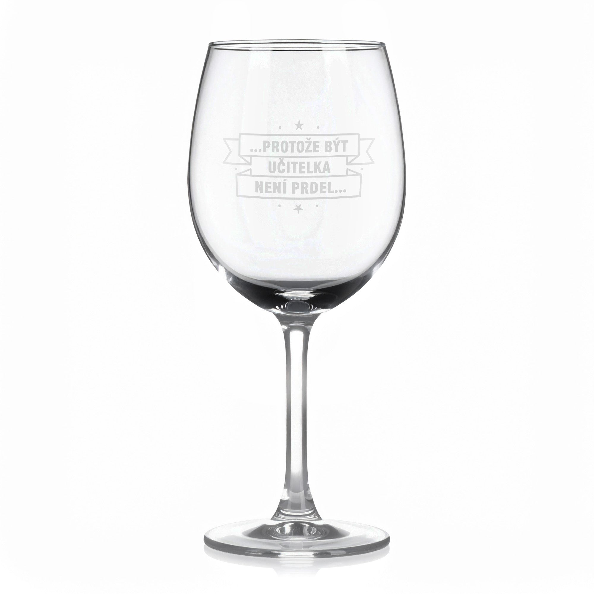 Sklenice na víno s gravírovaným textem „...PROTOŽE BÝT UČITELKA NENÍ PRDEL...“
