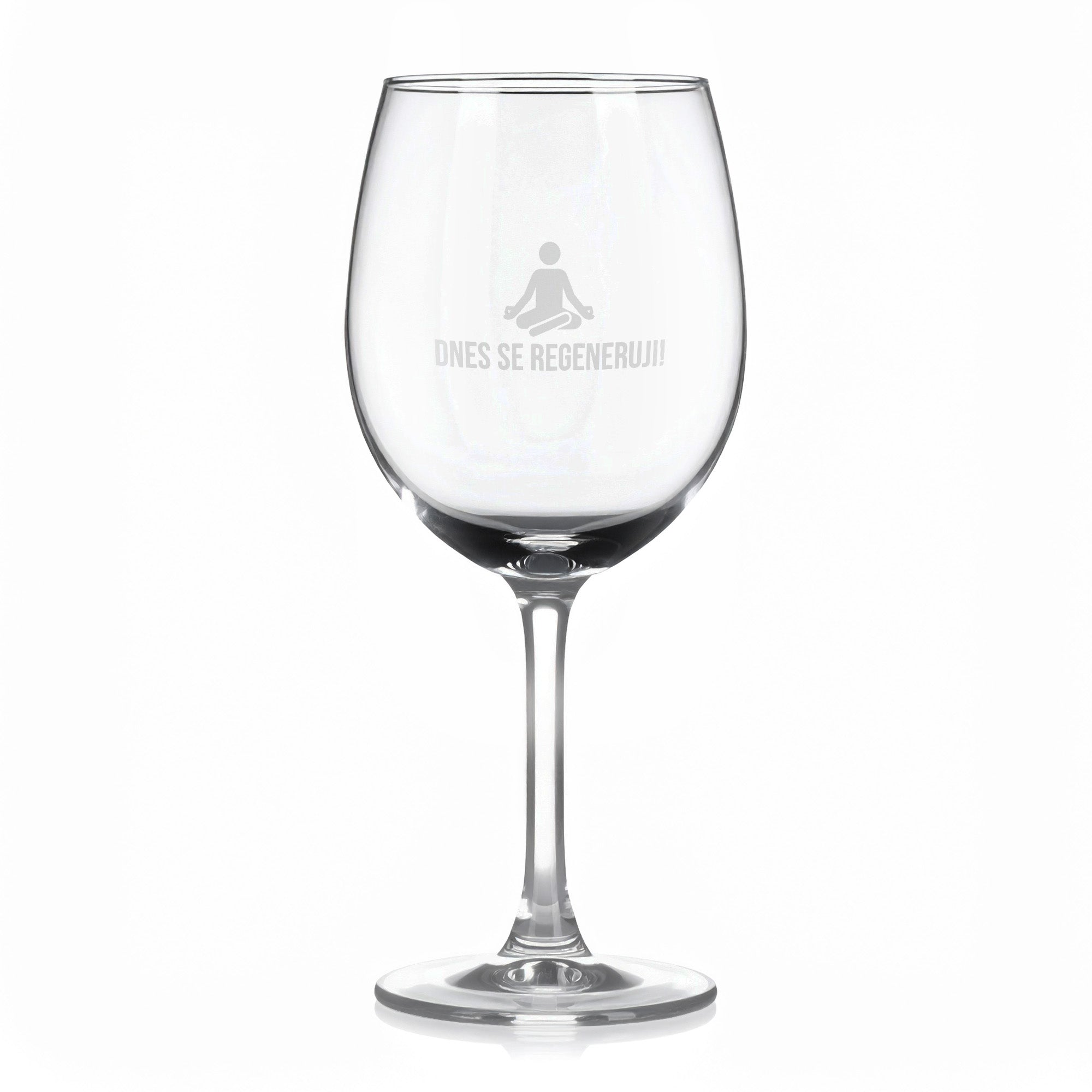 Sklenice na víno s gravírovaným textem „DNES SE REGENERUJI! – varianta A“