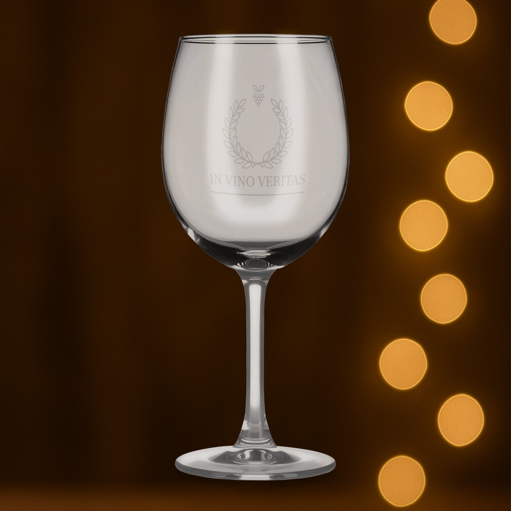 Sklenice na víno s gravírovaným textem „IN VINO VERITAS“