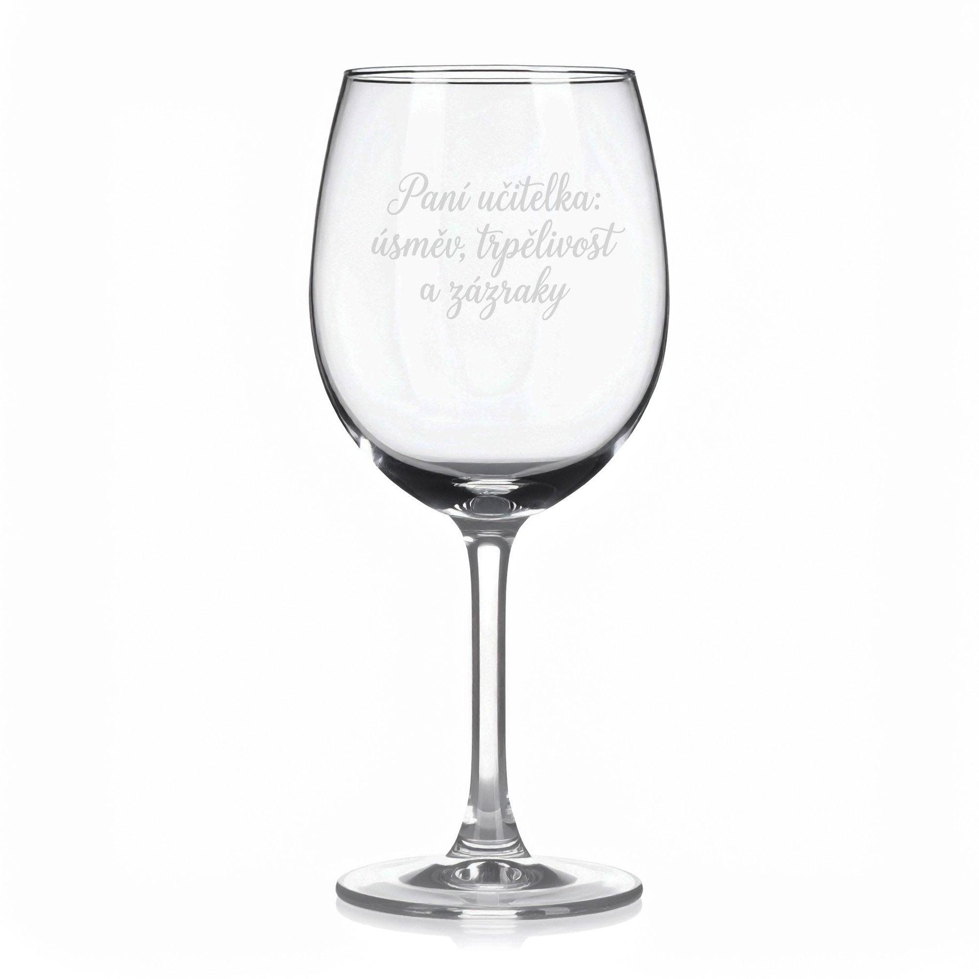 Sklenice na víno s gravírovaným textem „Paní učitelka: úsměv, trpělivost a zázraky“