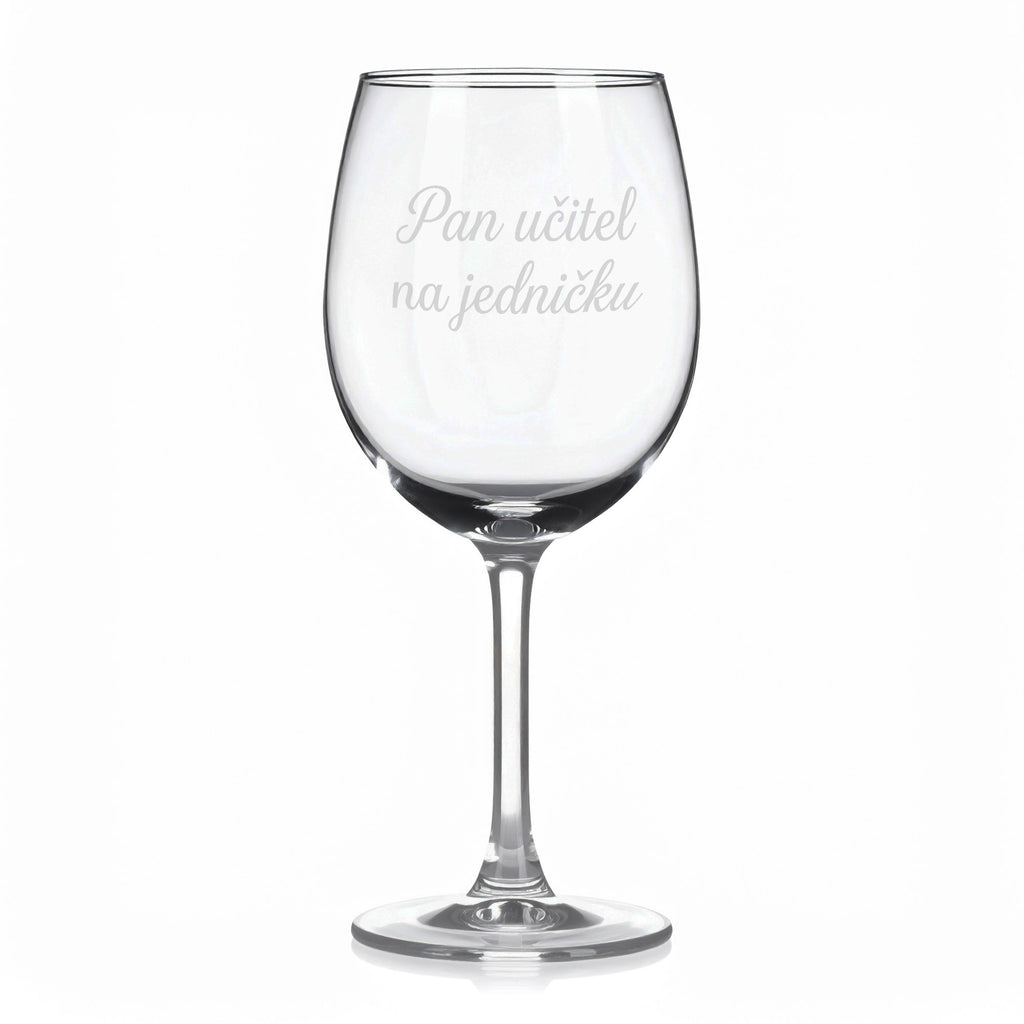 Sklenice na víno s gravírovaným textem „Pan učitel na jedničku“