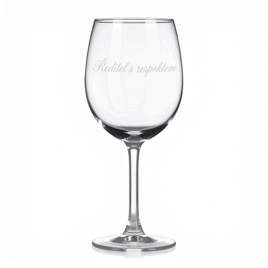 Sklenice na víno s gravírovaným textem „Ředitel s respektem“