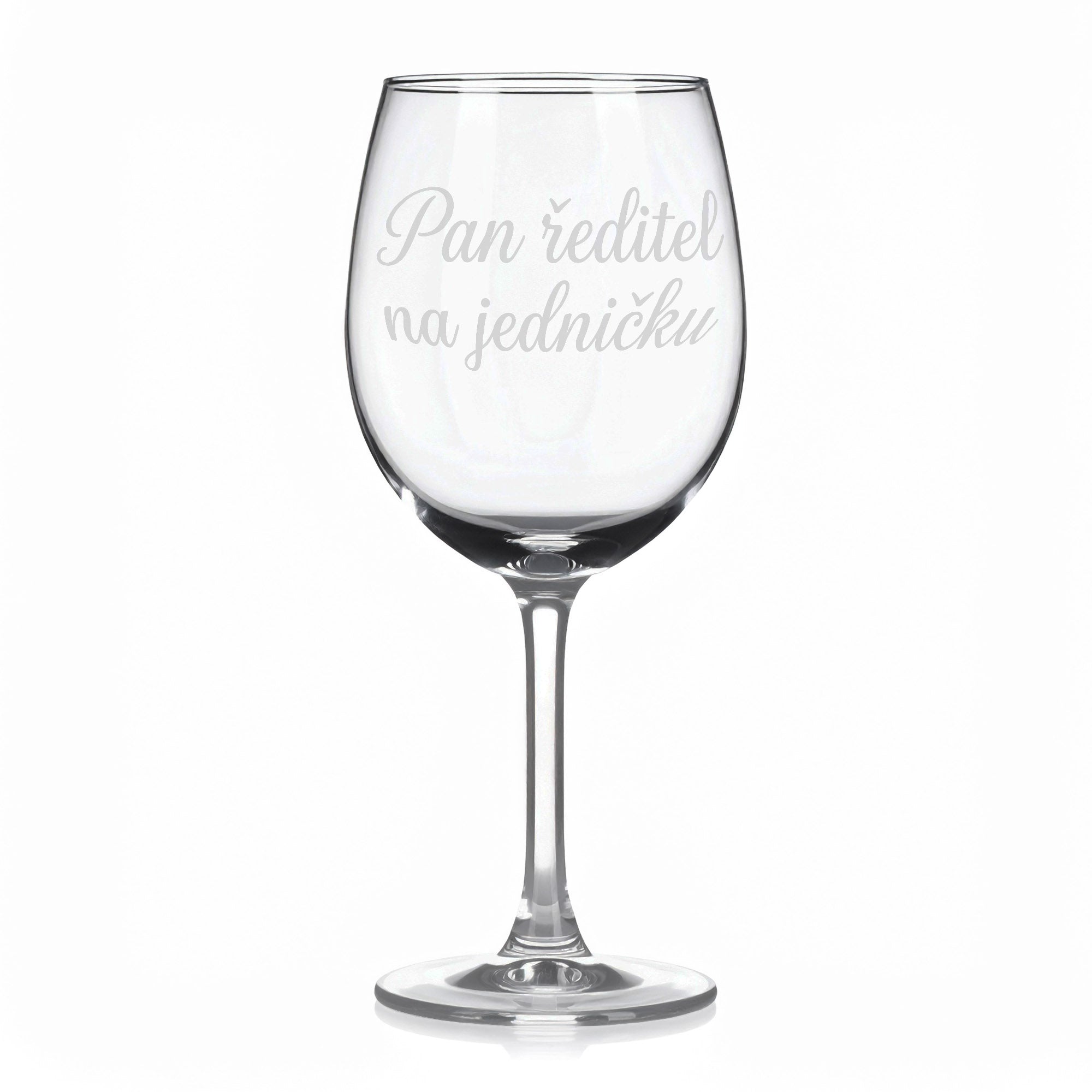Sklenice na víno s gravírovaným textem „Pan ředitel na jedničku“