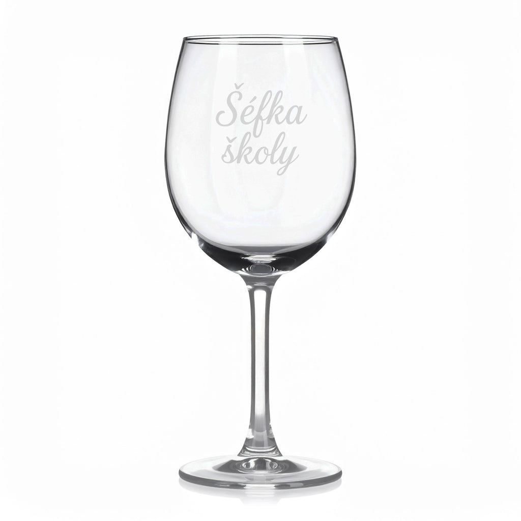 Sklenice na víno s gravírovaným textem „Šéfka školy“