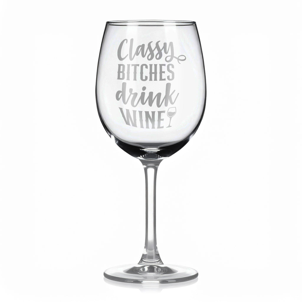 Vínová sklenka s gravírovým textem - Classy bitches drink wine