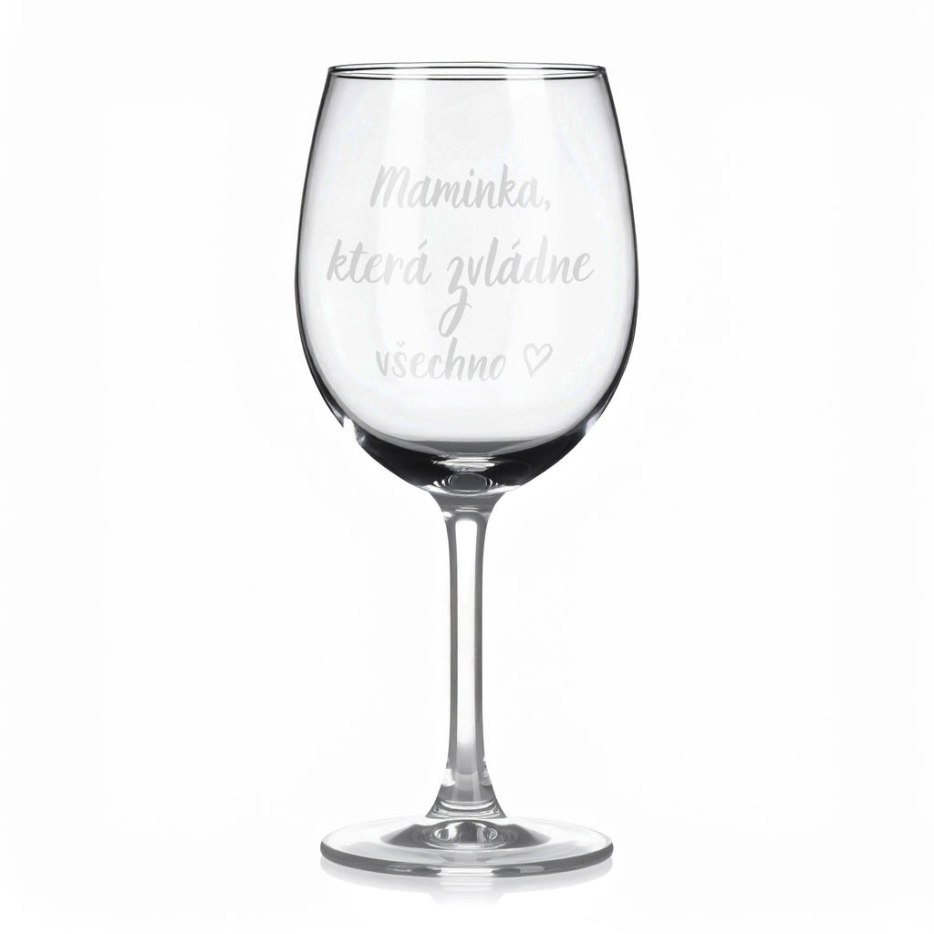 Sklenice na víno s gravírovaným textem - Maminka, která zvládne všechno.