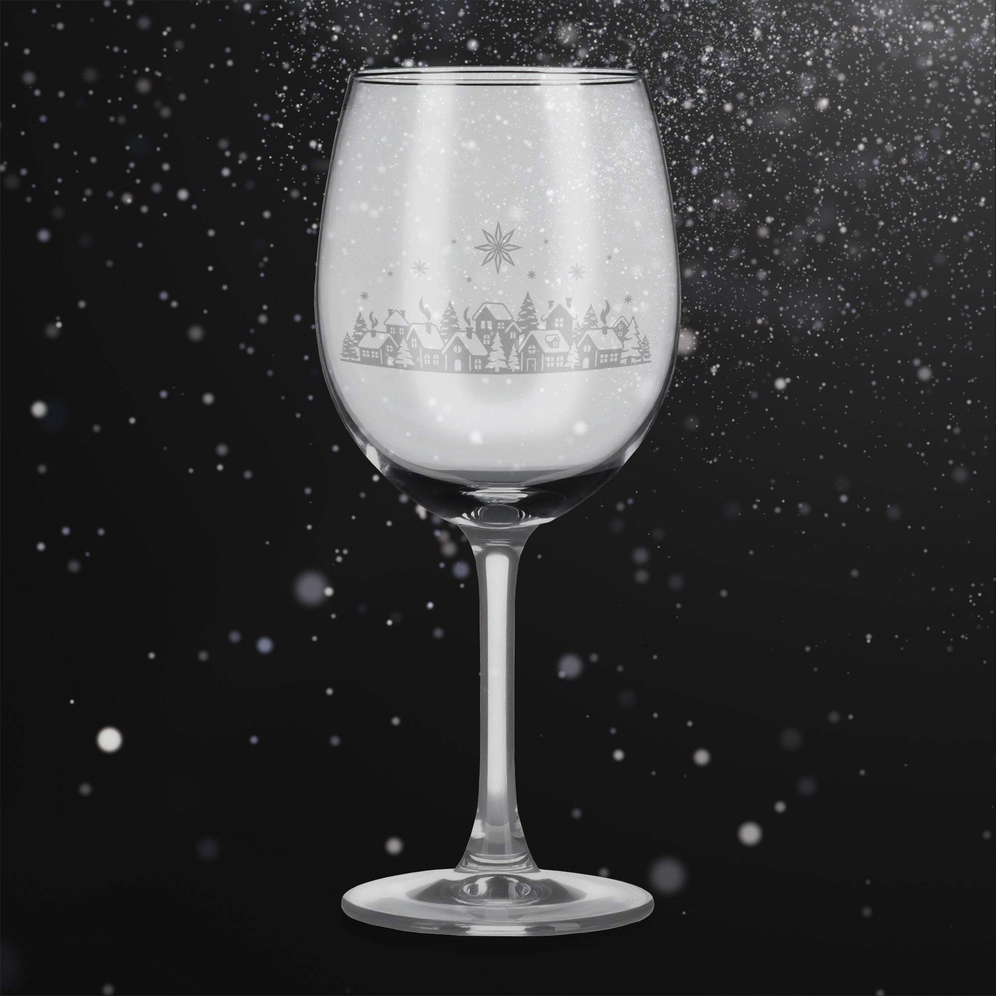 Sklenice na víno s gravírovaným motivem zimní vesničky