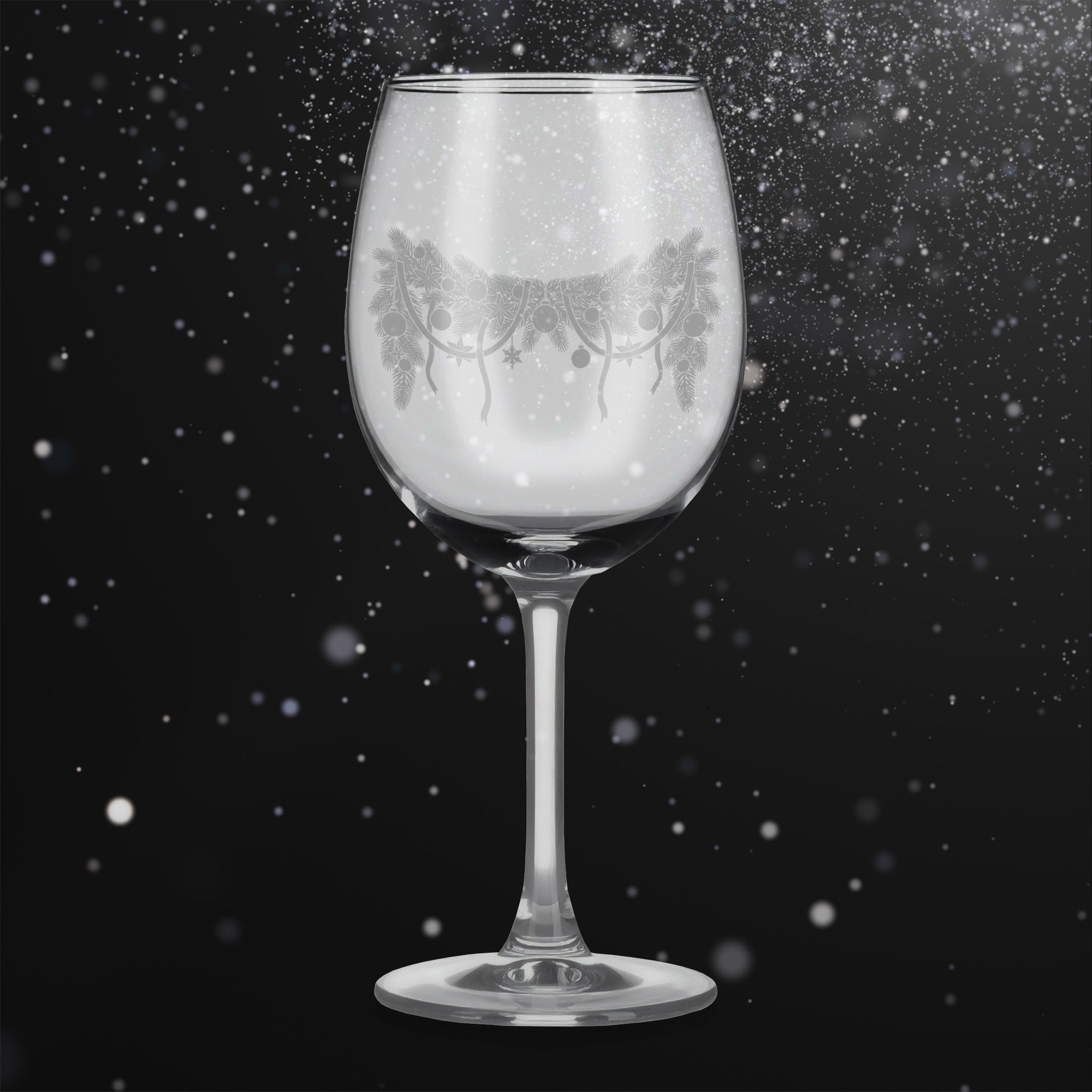 Sklenice na víno s gravírovaným motivem vánoční girlandy