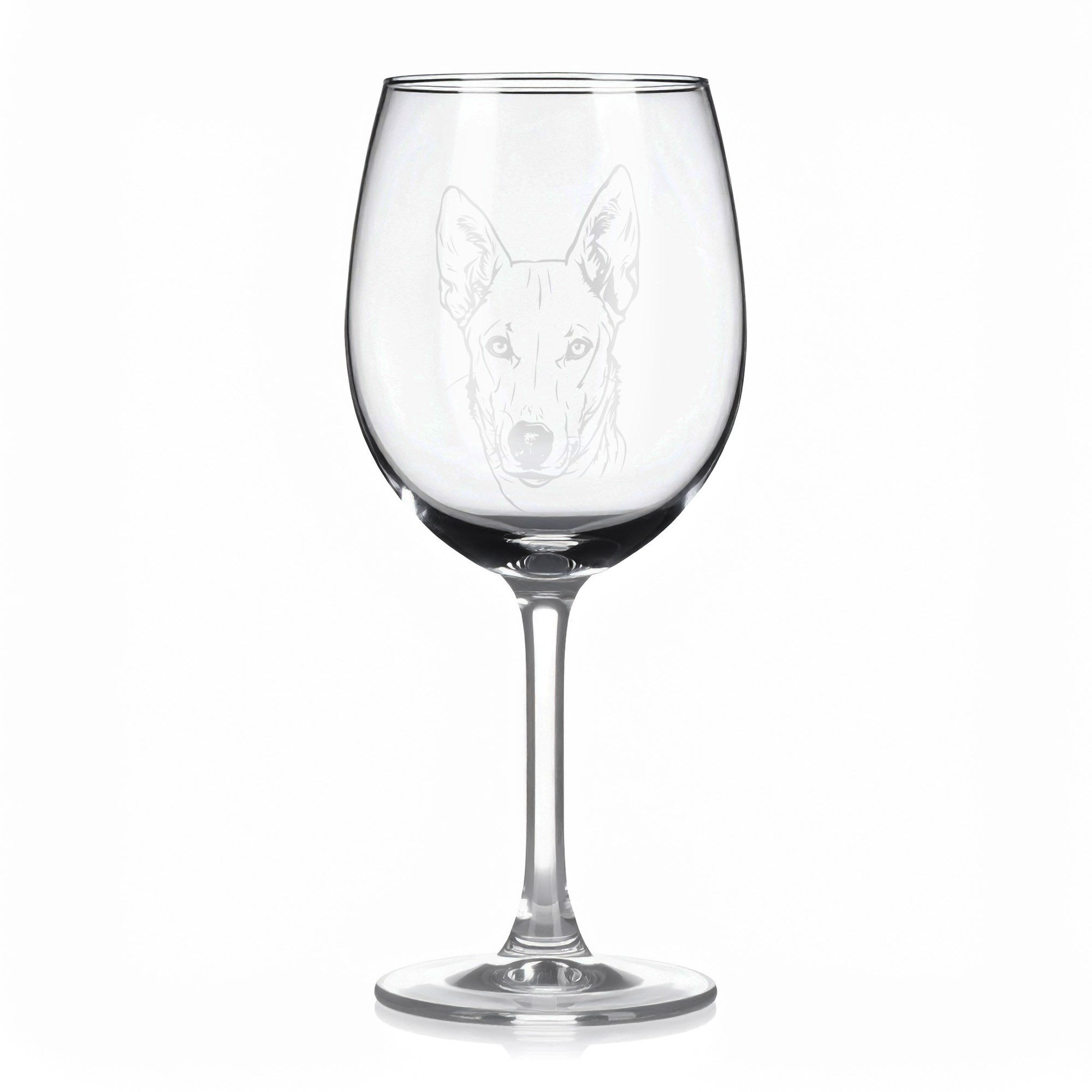 Sklenice na víno s gravírovaným motivem kanaánského psa.